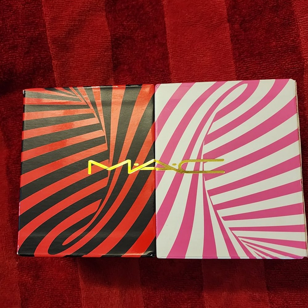 Mac 12 peice lip set..unused with box damage